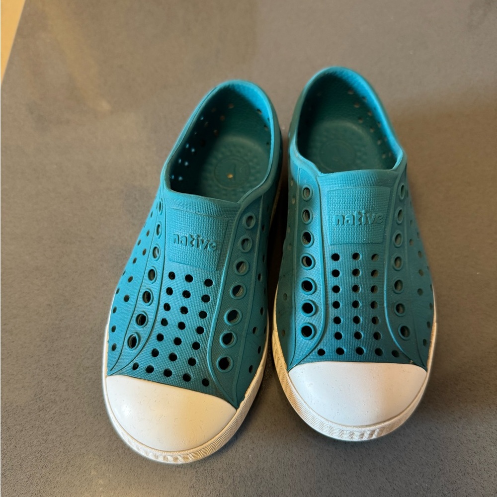 Toddler size 9 Spruce green Native shoes